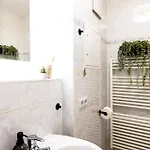 Staytime - Honey Base Apartment